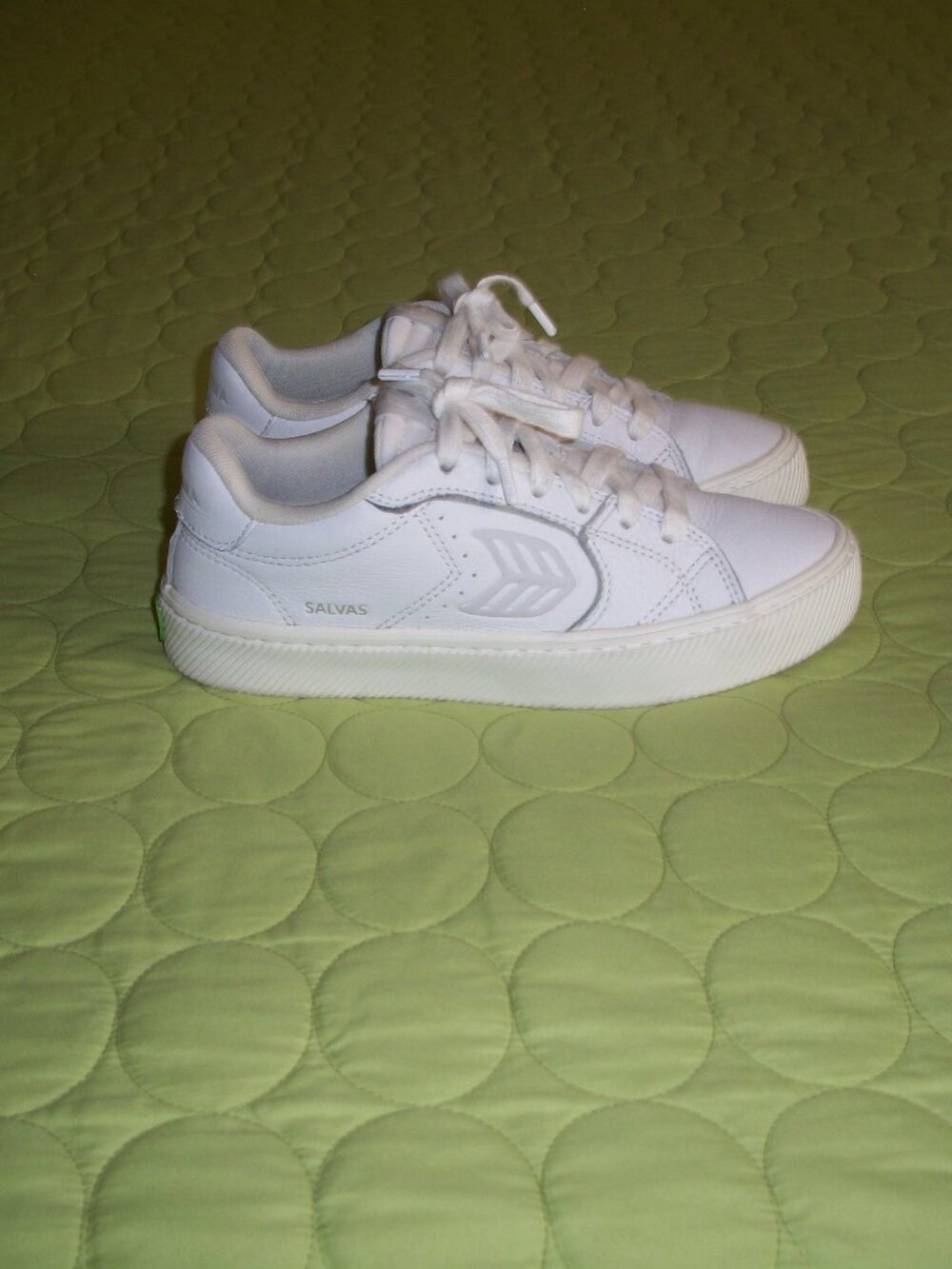 Cariuma Women's White Leather Sneakers Size 6.5